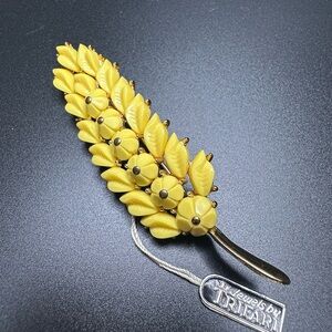 Vintage Golden Leaf Brooch